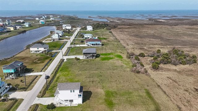 18047 Shaman Drive, Galveston, TX 77554
