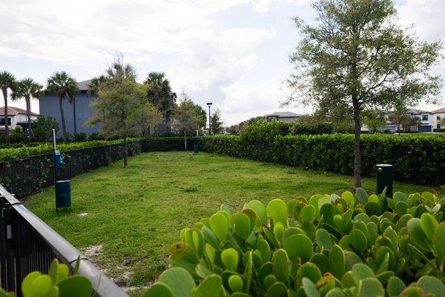 4601 E Pinehurst Trl Trail E, Oakland Park, FL 33309