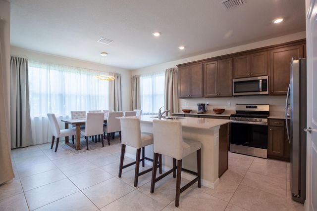 4601 E Pinehurst Trl Trail E, Oakland Park, FL 33309