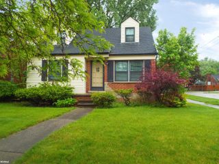 21102 Lancaster Street, Harper Woods, MI 48225