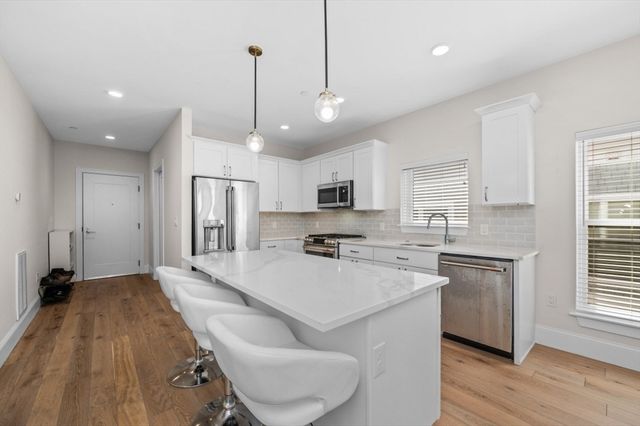 27 Ward St 302, Boston, MA 02127