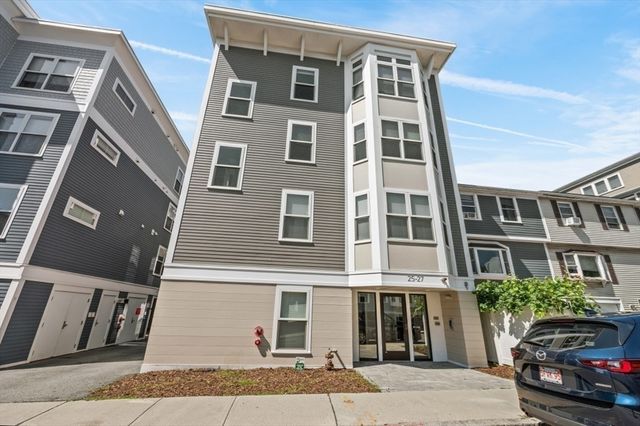 27 Ward St 302, Boston, MA 02127