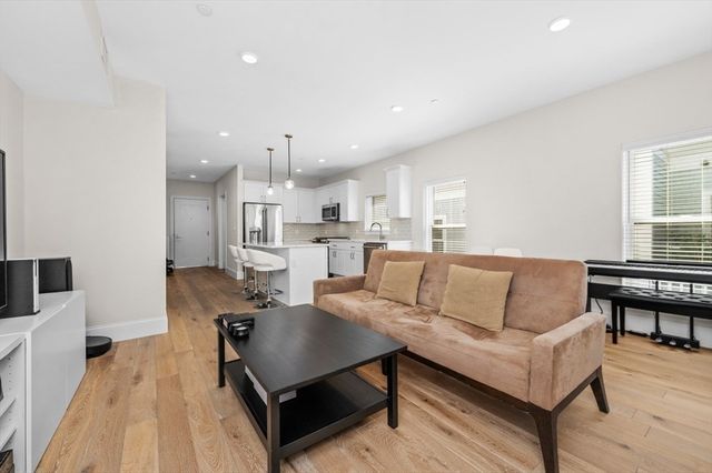 27 Ward St 302, Boston, MA 02127