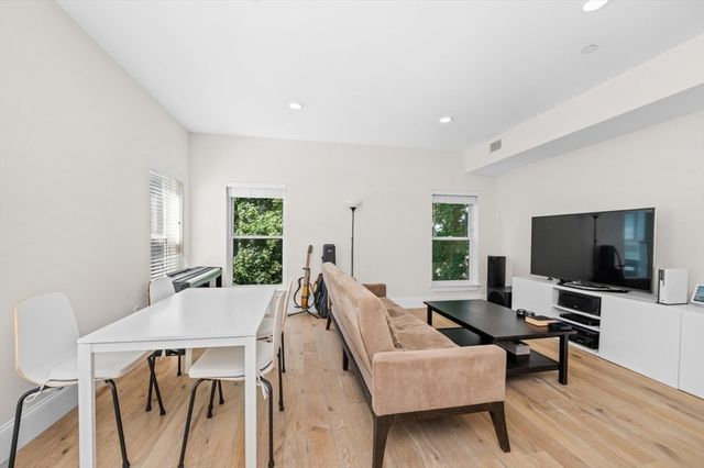 27 Ward St 302, Boston, MA 02127