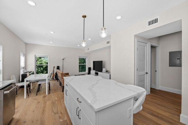 27 Ward St 302, Boston, MA 02127