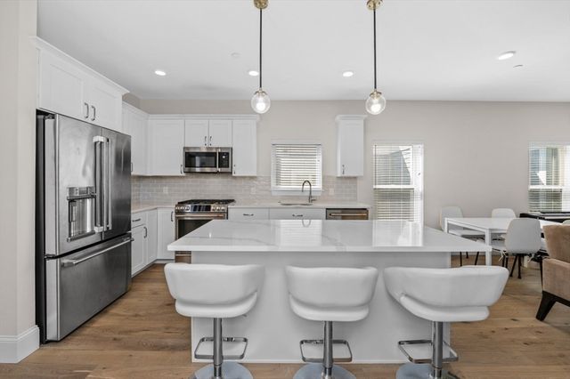 27 Ward St 302, Boston, MA 02127