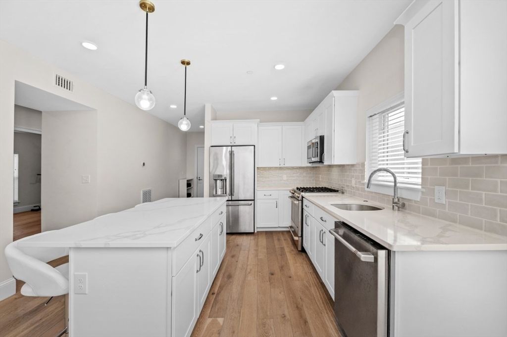27 Ward St 302, Boston, MA 02127