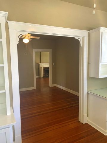 705 W Main St, Kerrville, TX 78028