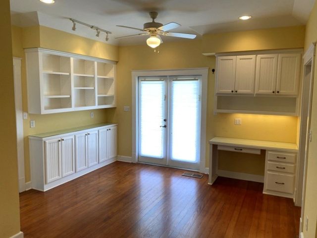 705 W Main St, Kerrville, TX 78028