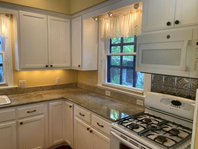 705 W Main St, Kerrville, TX 78028