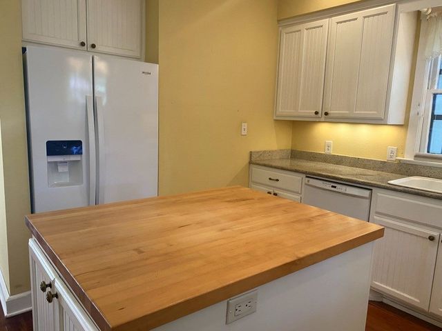 705 W Main St, Kerrville, TX 78028