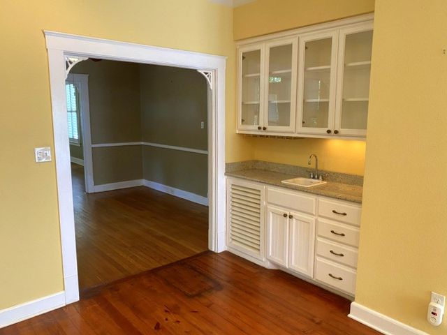 705 W Main St, Kerrville, TX 78028