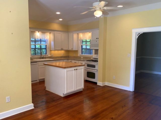 705 W Main St, Kerrville, TX 78028