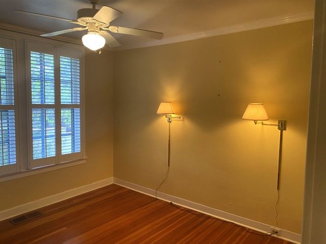 705 W Main St, Kerrville, TX 78028