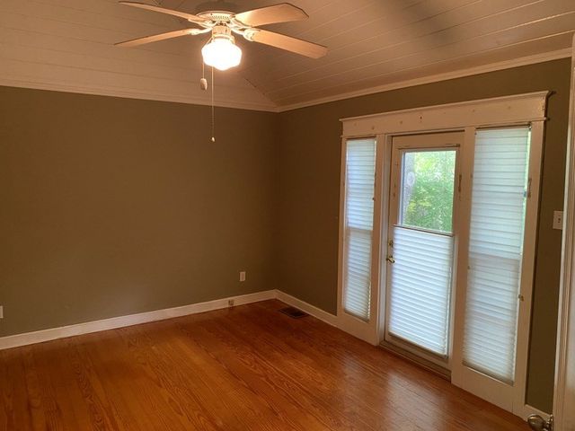 705 W Main St, Kerrville, TX 78028
