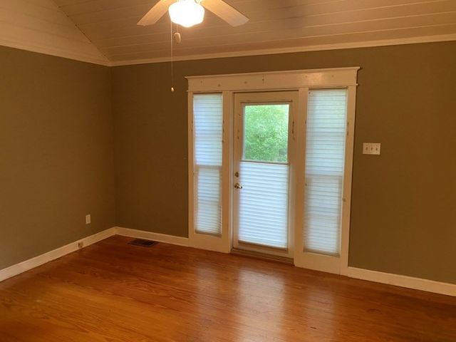 705 W Main St, Kerrville, TX 78028
