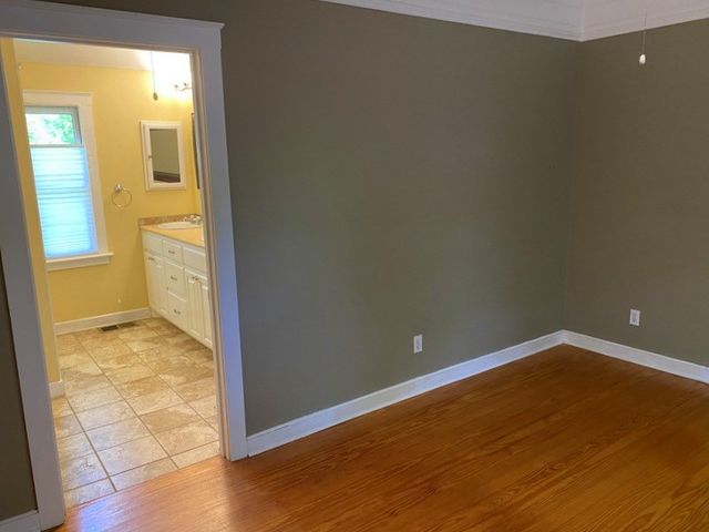 705 W Main St, Kerrville, TX 78028
