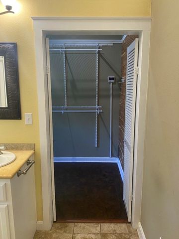 705 W Main St, Kerrville, TX 78028