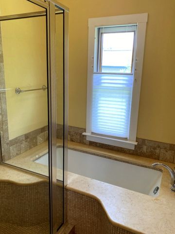 705 W Main St, Kerrville, TX 78028