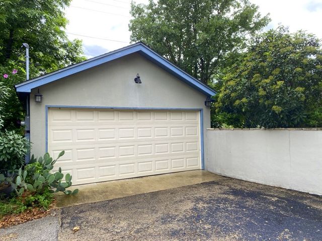 705 W Main St, Kerrville, TX 78028