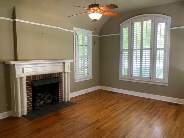 705 W Main St, Kerrville, TX 78028