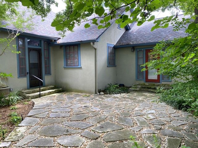 705 W Main St, Kerrville, TX 78028