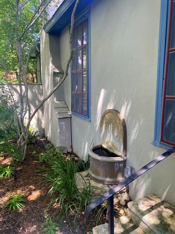 705 W Main St, Kerrville, TX 78028