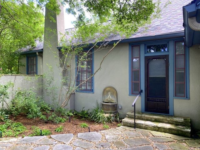 705 W Main St, Kerrville, TX 78028