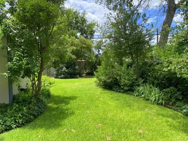 705 W Main St, Kerrville, TX 78028