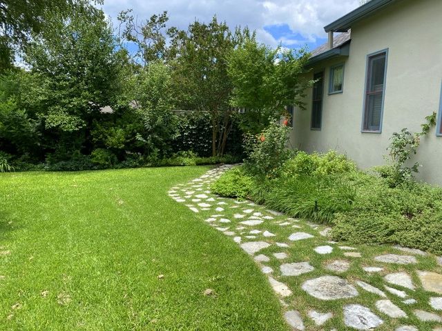 705 W Main St, Kerrville, TX 78028