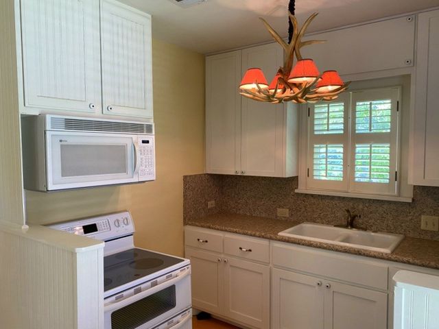 705 W Main St, Kerrville, TX 78028