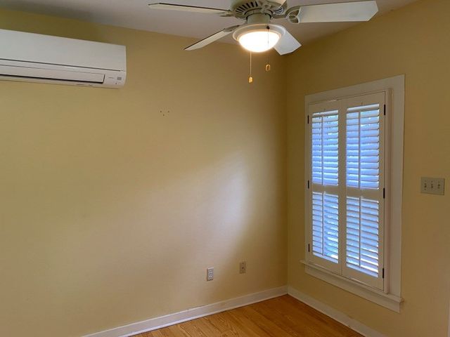 705 W Main St, Kerrville, TX 78028