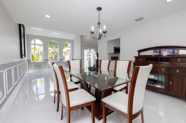 8172 SW 163rd Ct, Miami, FL 33193