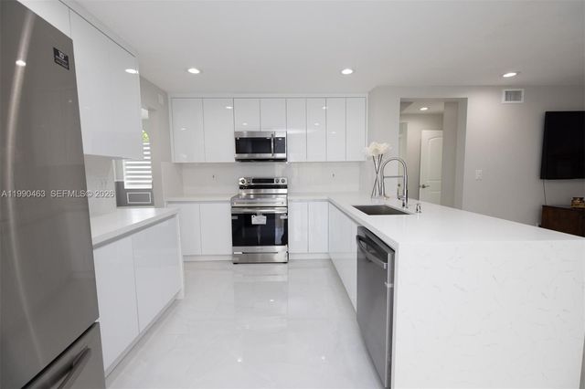 8172 SW 163rd Ct, Miami, FL 33193