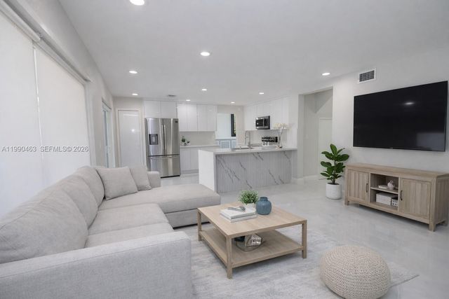 8172 SW 163rd Ct, Miami, FL 33193