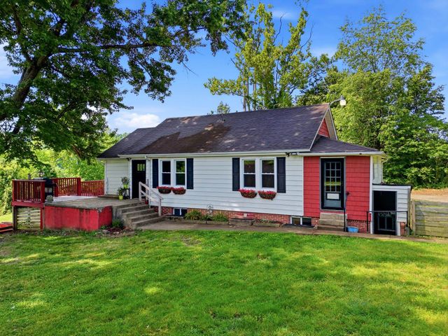 1754 2nd Street, Milton, WV 25541