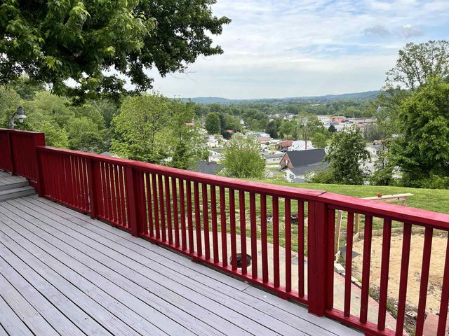 1754 2nd Street, Milton, WV 25541