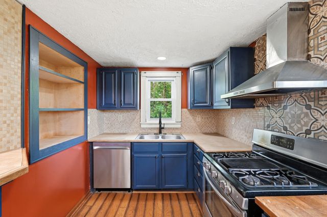 1754 2nd Street, Milton, WV 25541