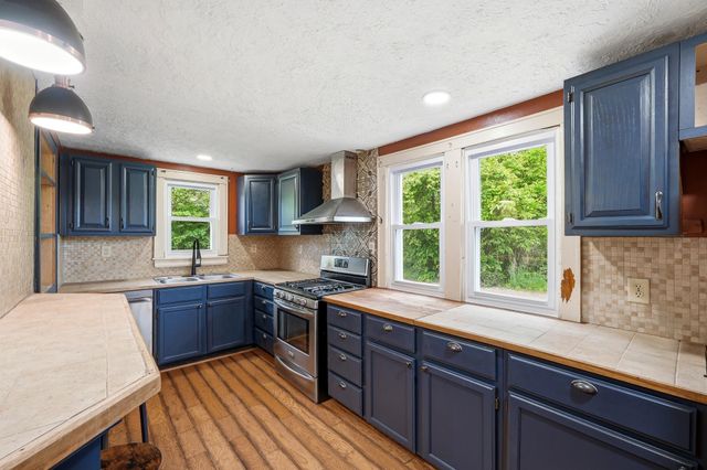 1754 2nd Street, Milton, WV 25541