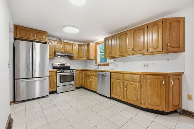 32 Westwood Street, Burlington, MA 01803