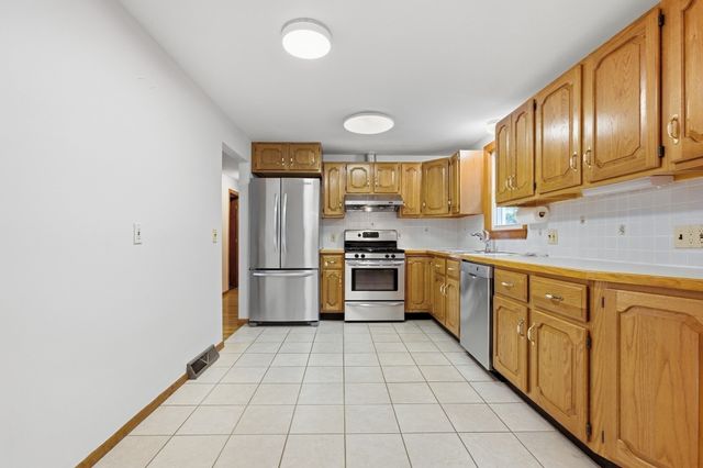 32 Westwood Street, Burlington, MA 01803