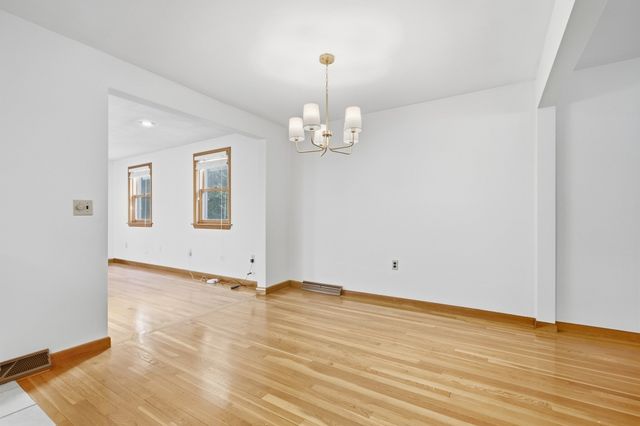 32 Westwood Street, Burlington, MA 01803