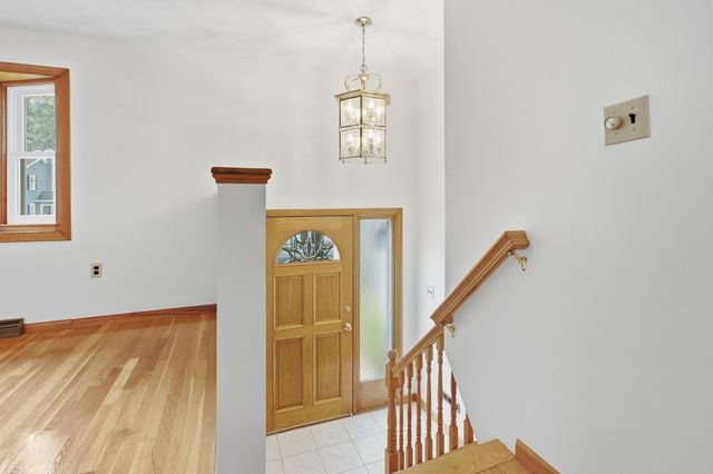 32 Westwood Street, Burlington, MA 01803