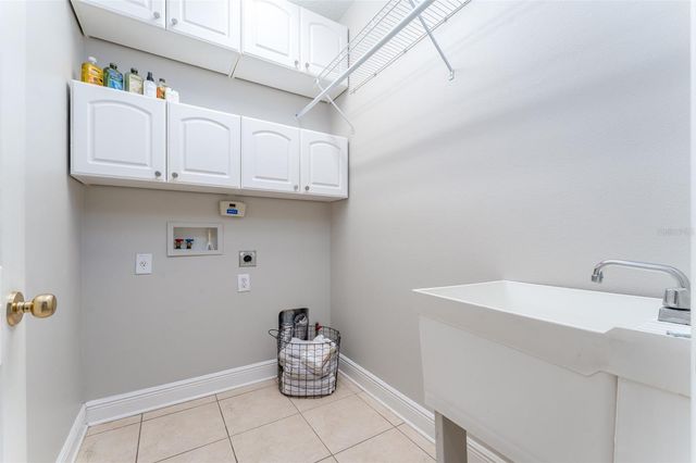 15211 MERLINGLEN PLACE, Lithia, FL 33547