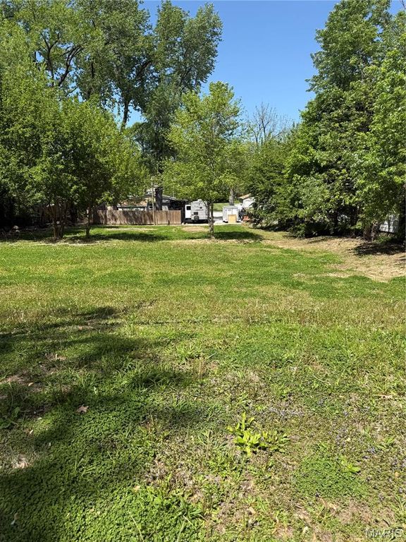 Image 1 of property listing at 1433 8th Street, Cottage Hills, IL 62018