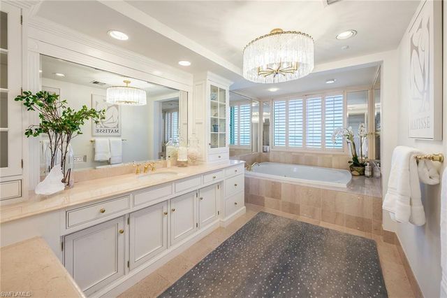 10 Seagate DR 6N, Naples, FL 34103