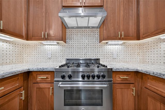 28 Riva Row, Spring, TX 77380