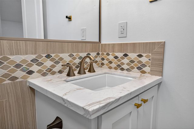 28 Riva Row, Spring, TX 77380