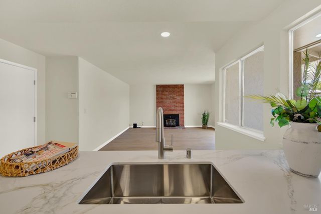 143 Primrose Ln, Vallejo, CA 94591