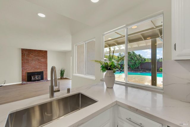 143 Primrose Ln, Vallejo, CA 94591